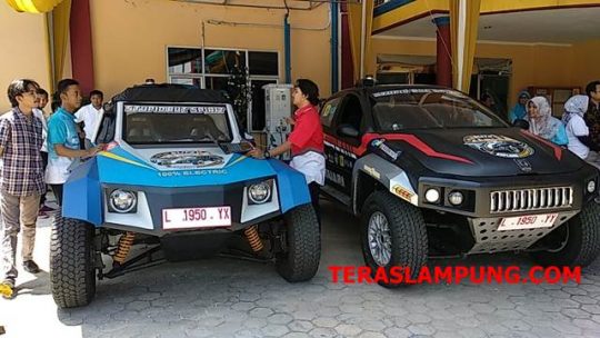 Tempuh Perjalanan 1.500 Km, Mobil Listrik Karya Mahasiswa ITS Tiba di Lampung