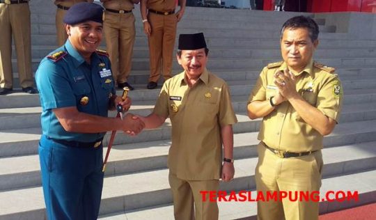 Pemkot Bandarlampung Serahkan Bantuan Ambulans kepada Lanal Panjang