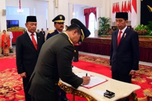 Presiden Jokowi Lantik Letjen Andika Perkasa Sebagai KSAD