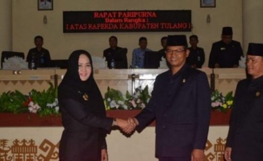 Bupati Tuba Hadiri Rapat Paripurna Pengesahan RKUA dan PPAS