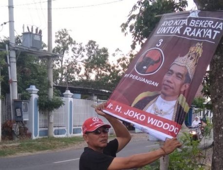 Ditangkap, Ini Pengakuan Pemasang Poster Jokowi Jadi Raja