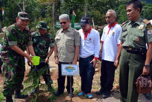 Sambut Hari Juang Kartika, Prajurit Korem Gatam Hijaukan Hutan