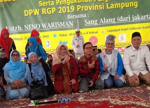 Neno Warisman Hadiri Pengukuhan Relawan Ganti Presiden 2019 Lampung