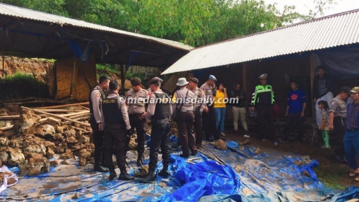 Tembok Pemandian Ambruk, 7 Mahasiswa Tewas