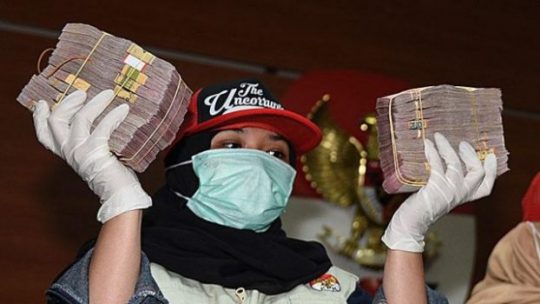 Kakak Ipar Bupati Cianjur Menyerahkan Diri ke KPK