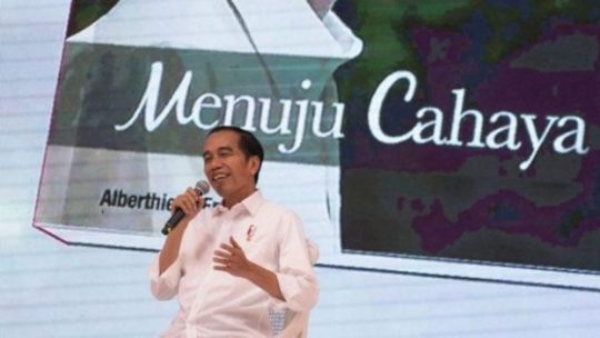 Jokowi Serahkan 92 SK Perhutanan Sosial di Jambi