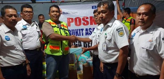 PT KAI Serahkan Bantuan untuk Korban Tsunami di Lampung Selatan