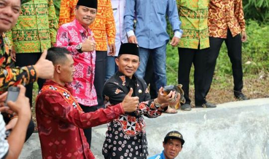 Resmikan Embung di Pekon Sukabanjar, Ini Pesan Bupati Parosil Mabsus