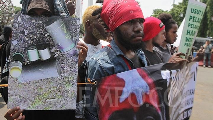 TNI Bantah Gunakan Bom Fosfor di Papua