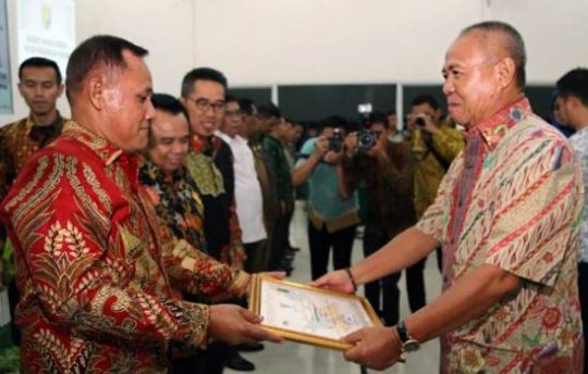 Selesaikan Temuan Inspektorat Provinsi, Pemkab Lamsel Terima Penghargaan