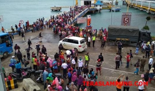 Pasca-Tsunami, Ribuan Warga Pulau Sebesi dan Sebuku Tiba di Pelabuhan Bakauheni