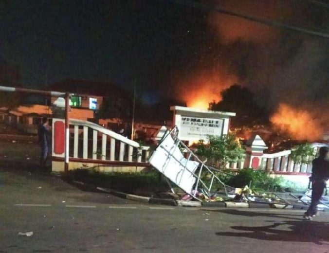 Polsek Ciracas Dibakar, 50 Pistol di Gudang Senjata Hangus