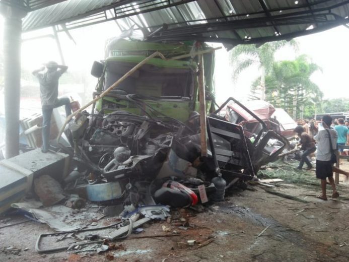 Kecelakaan Maut di Bumiayu Brebes: 4 Tewas, 18 Motor dan 12 Mobil Hancur