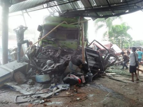 Kecelakaan Maut di Bumiayu Brebes: 4 Tewas, 18 Motor dan 12 Mobil Hancur