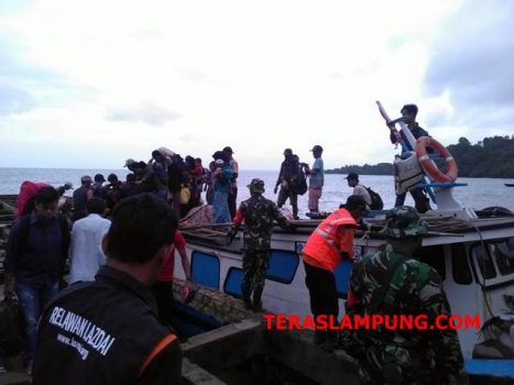 Gunung Anak Krakatau Masih Terus Erupsi, Ribuan Warga Pulau Sebesi dan Sebuku Dievakuasi