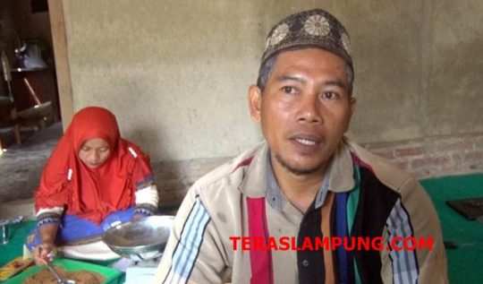 Kisah Edi, Pengrajin Gula Semut dari Desa Kotadalam Lampung Selatan