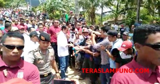 Kunjungi Lamsel, Jokowi Ingin Pastikan Penanganan Korban Tsunami Cepat dan Baik
