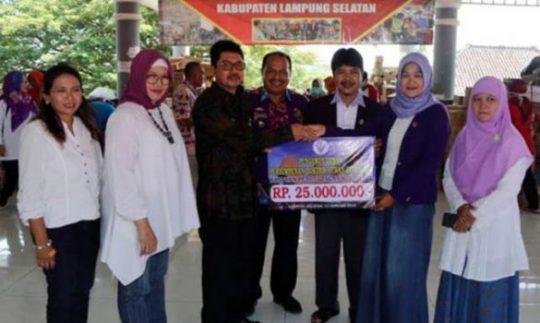 Perhimpunan Dokter Hewan Indonesia Serahkan Bantuan untuk Korban Tsunami di Lamsel