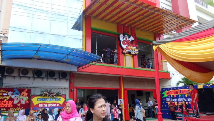 Keluarga Anang-Ashanty Buka Restoran Ayam Asix di Bandarlampung