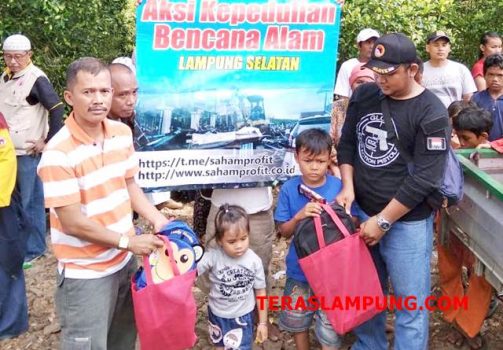 Relawan DNS Sidorejo Salurkan Bantuan Perlengkapan Sekolah Korban Tsunami