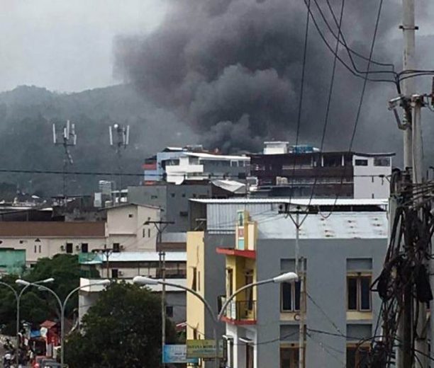 Gedung Telkom Ambon Terbakar, Jaringan Telkomsel dan Bisnis Online Lumpuh