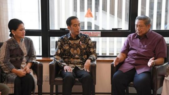 Presiden Jokowi Jenguk Ani Yudhoyono di National University Hospital Singapura