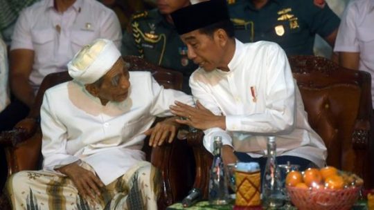 Kyai Maimoen Dukung Jokowi, Putranya Tetap Dukung Prabowo