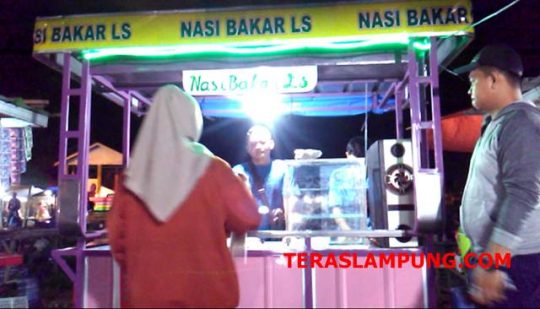 Nasi Bakar Aris Diburu Pencinta Kuliner di Sidomulyo