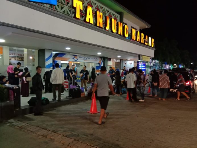 Nataru 2022: Kerahkan Ratusan Petugas Keamanan, PT KAI Tanjungkarang Siapkan 37.188 Tempat Duduk