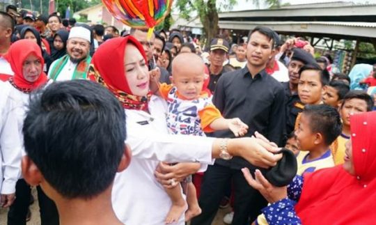Ini yang Dilakukan Bupati Winarti Saat Kunker di Kampung Pandowo Asri