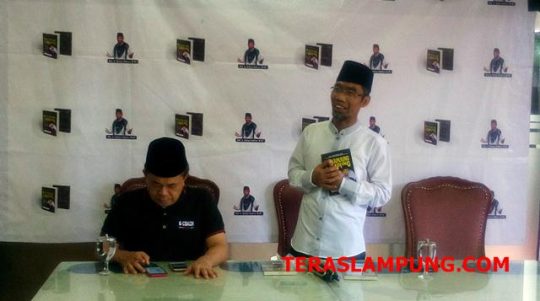 Calon Anggota DPD RI Abdul Hakim Luncurkan Buku “Menjunjung Lampung”
