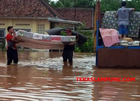 Banjir Merata di Lampung, Puluhan Rumah di Pringsewu Roboh
