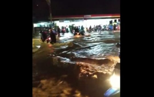 Tanggul Bendungan Way Gatel Jebol, Ratusan Hektare Sawah Terendam Banjir