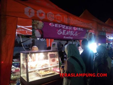 Salah satu stand dengan menu ayam geprek di momen Lalang Waya Market pada November 2018 lalu.