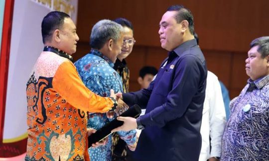 Lampung Barat Terima Penghargaan LHE SAKIP Tahun Anggaran 2018
