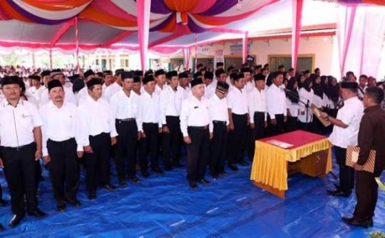 Nanang Ermanto Kukuhkan 84 Ketua-Anggota BPD di Kecamatan Sragi