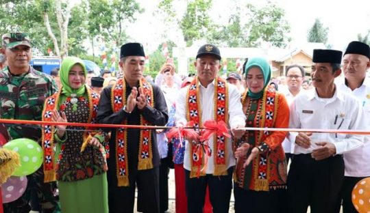 Bupati Parosil Resmikan Gedung SDN 1 Muarajaya