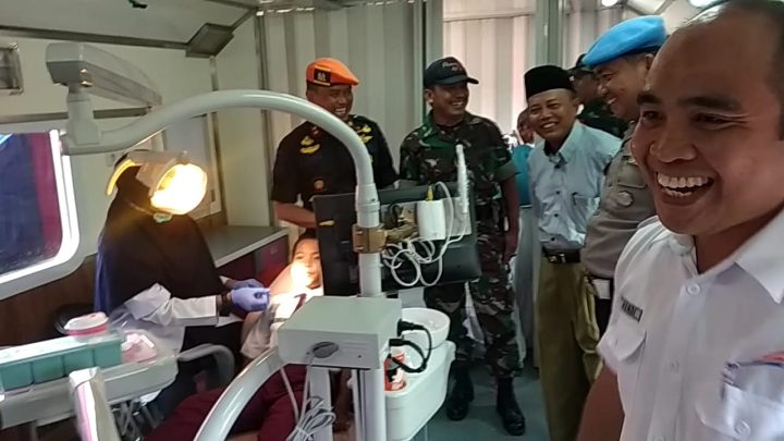 Ratusan Warga Stasiun Gedung Ratu Natar Berobat Gratis di Rail Clinic PT KAI Divre IV