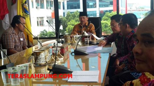 Herman HN Serahkan Bantuan Korban Banjir di Tiga Kecamatan