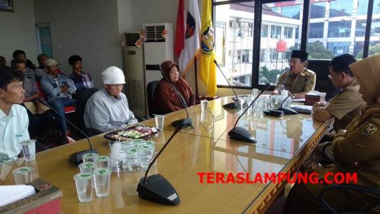Herman HN Serahkan Bantuan untuk 44 Korban Banjir dan Longsor