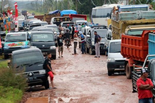 Terjebak Macet di Jalan Poros Rawajitu, Penderita DBD Nyawanya Nyaris tak Tertolong