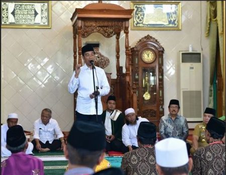 Di Masjid Istiqlal Terbanggi Besar, Jokowi Bantah Kriminalisasi Ulama