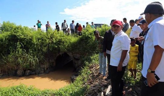 Warga Tarahan Keluhkan Banjir, Plt Bupati Lamsel Langsung Turun ke Lokasi