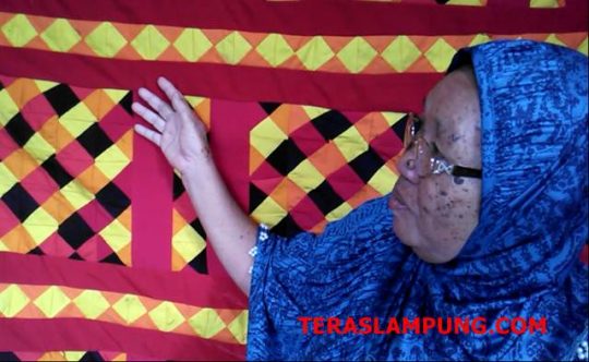 Arti Warna dan Pemakaian “Kebung Tikhai” dalam Acara Adat Lampung