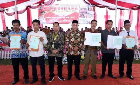 Plt Bupati Lamsel Bagikan 1.155 Sertifikat Tanah untuk Warga Bakauheni