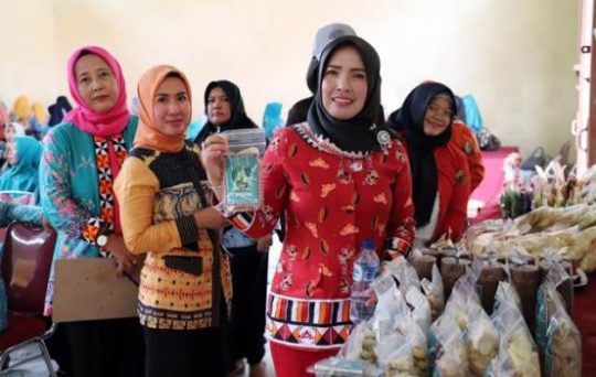 Ny. Partinia Parosil Ajak Masyarakat Lambar Biasakan Konsumsi Makanan Beragam dan Bergizi