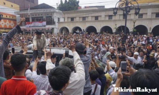 Di Bandung, Prabowo Shalat Jumat di Masjid Raya Jawa Barat