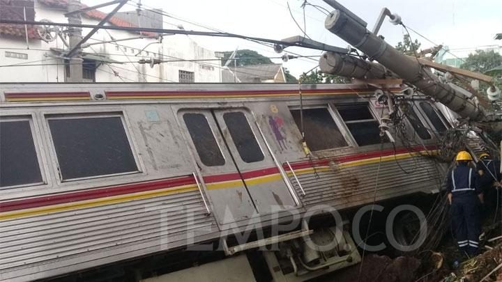 KRL Bogor-Jakarta Anjlok karena Tiang, PLN: Bukan Milik Kami