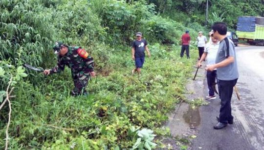 Babinsa Belalau Ajak Masyarakat Pekon Sukarame Lambar Kerja Bakti