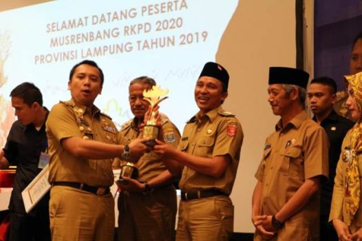 Lampung Barat Raih Penghargaan Pembangunan Daerah 2019